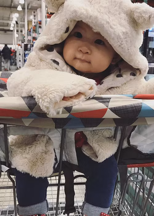 Con gái của cặp đôi sao Việt Lam Trường - Yến Phương ngày càng dễ thương.