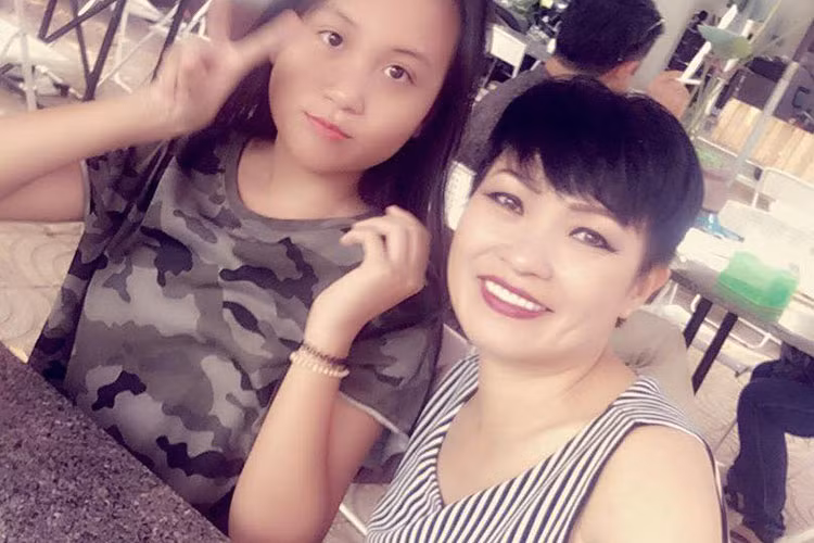 Phương Thanh khoe hình ảnh bên con gái trong chuyến công tác ở Đà Nẵng.