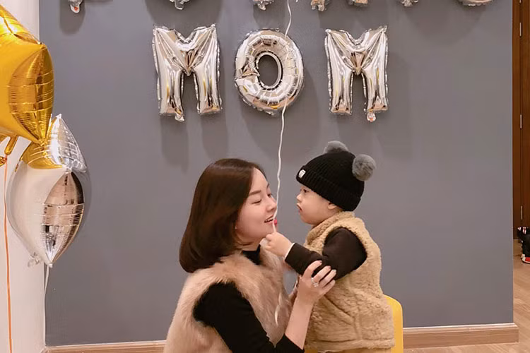 Ly Kute hạnh phúc khi được tổ chức sinh nhật đầy bất ngờ.