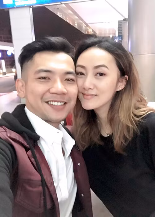 Mai Quốc Việt lên đường đi diễn ở Canada. Đây cũng là nơi bà xã của anh định cư.