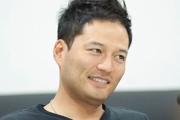 Kim Sung Min sinh năm 1973, là con trai của Phó Chủ tịch Tập đoàn LG. Anh từng phải ngồi tù 10 tháng vì bị buộc tội sử dụng ma túy.