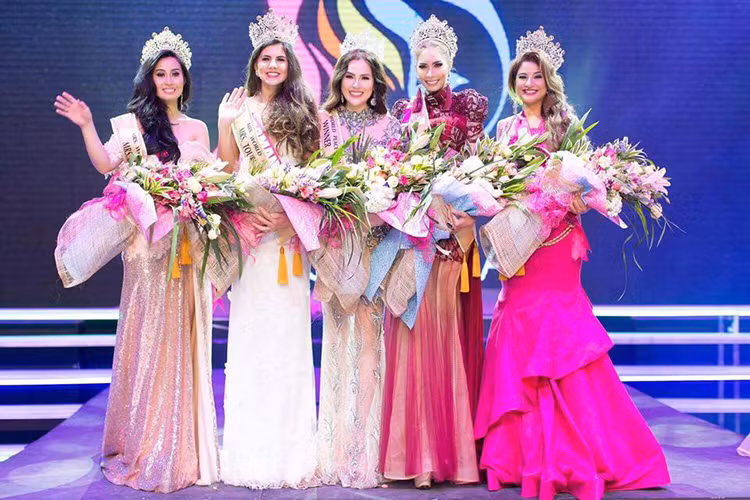 Nói bỏ thi, Phương Lê giành vương miện Hoa hậu Quý bà Hòa bình Thế giới 2017 khiến nhiều người bất ngờ.