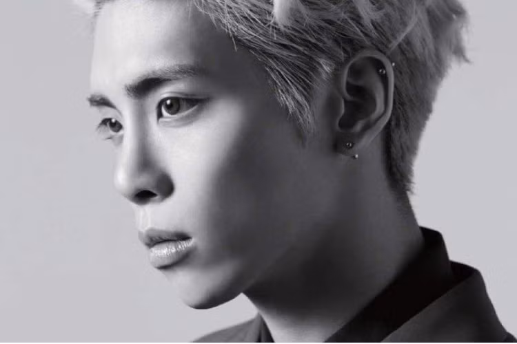 Jonghyun không chỉ hát hay mà còn nhảy đẹp, làm chủ sân khấu tốt. Ngoại hình điển trai cũng là lợi thế của nam ca sĩ.