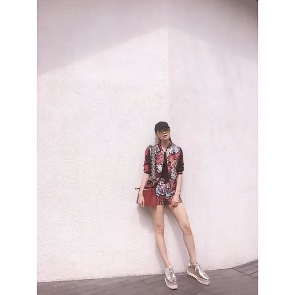 Minh Hằng thể hiện sự cao tay trong cách mix giày đế bánh mỳ với set đồ theo phong cách matchy - matchy