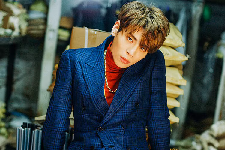 Thông tin Kim Jonghyun qua đời vào ngày 18/12 khiến giới showbiz Hàn chấn động. Chị gái của Kim Jonghyun xác nhận nam ca sĩ Kim Jonghyun tự tử khi để tại thư tuyệt mệnh.