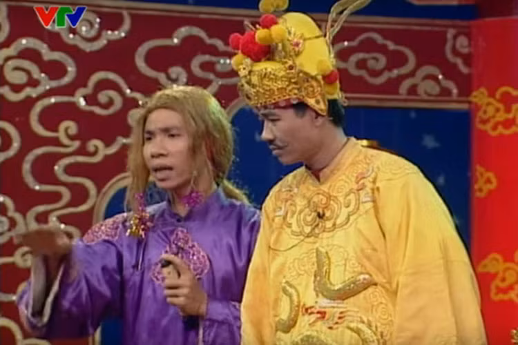 Năm 2004, Táo quân lần thứ 2 lên sóng. Đảm nhận vai Ngọc Hoàng là nghệ sĩ Quốc Khánh. Đây là lần đầu tiên anh đóng nhân vật này. Ảnh: VTV