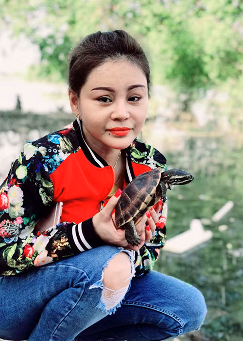 Duy Phương - Lê Giang đang trở thành tâm điểm của dư luận bởi ồn ào đời tư. Trong “Sau ánh hào quang”, Lê Giang tố từng bị chồng cũ bạo hành.