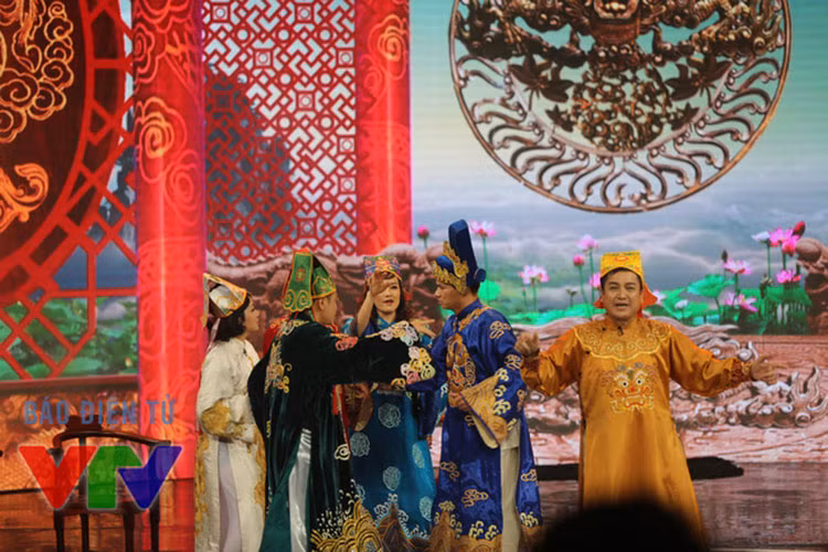 Năm 2015, "Táo Thổ" Chí Trung mang lên sân khấu thiên đình bản hit “Không phải dạng vừa đâu" của Sơn Tùng MTP. Ảnh: VTV