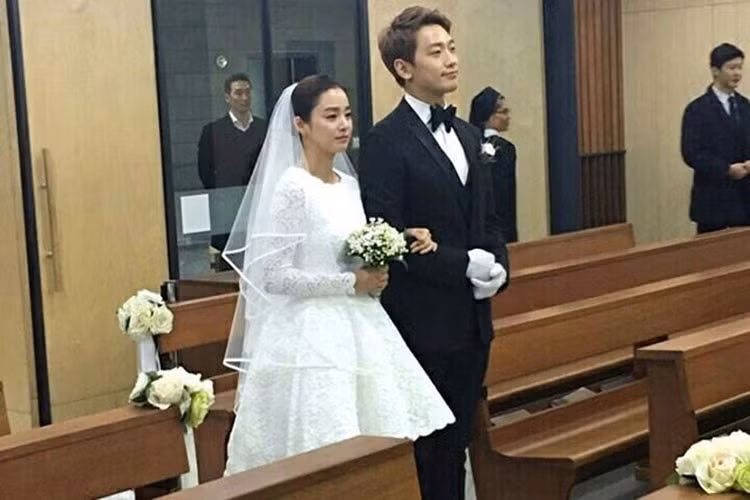 Bi Rain và Kim Tae Hee thừa nhận hẹn hò vào tháng 1/2013. 4 năm sau đó, vào tháng 1/2017, cặp đôi tổ chức hôn lễ tại một nhà thờ công giáo ở Seoul. Ảnh: Nate