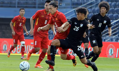 Thầy Park đã tìm ra lời giải cho bài toán 3-4-3 của mình?. Ảnh Trần Quý