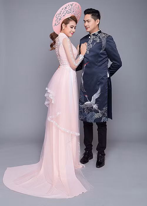 Khi Minh Luân lên tiếng xin lỗi người mới vì không thể quên Lan Ngọc, Bích Trâm đăng status tố nam diễn viên giả dối. Ảnh: Zing
