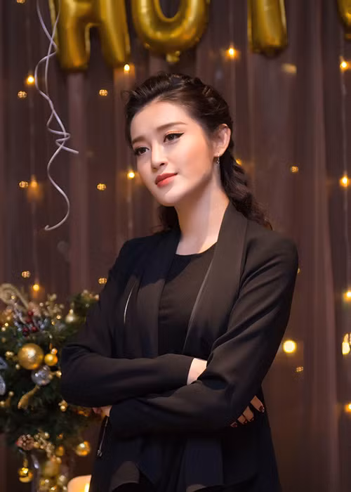 Trước thềm sinh nhật, Huyền My còn được dàn người đẹp thi Hoa hậu Hòa bình Quốc tế 2017 chúc mừng.