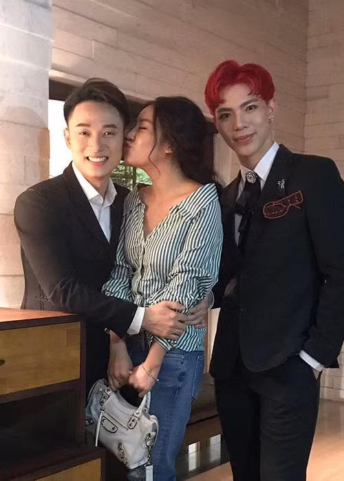 Văn Mai Hương chu môi định hôn Trúc Nhân.