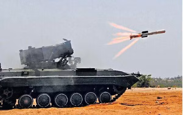 Điều đó khiến những vũ khí này chưa đi vào phục vụ đã bị đánh giá là lạc hậu, làm cho Ấn Độ phải thay đổi trọng tâm khi quyết định mua sản phẩm nước ngoài để thay thế.