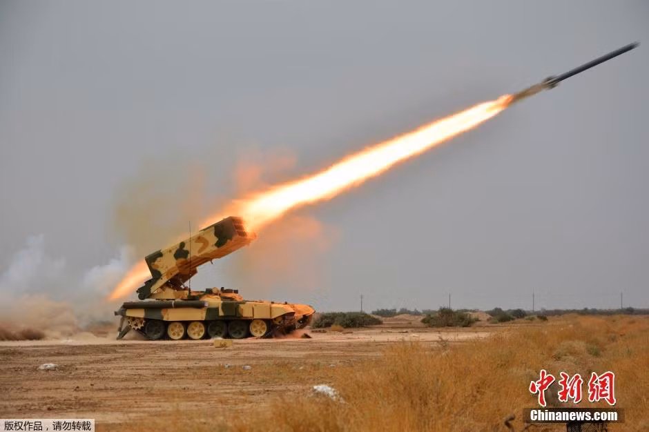 Xe chiến đấu BM-1 dùng khung bệ xe tăng T-72 trang bị giàn phóng 30 nòng cỡ 220mm có thể xoay đổi hướng. Hệ thống có thể bắn hết 30 viên đạn trong 15 giây với tầm bắn từ 400-6.000m (tùy loại đạn), bao phủ lên một khu vực lớn.