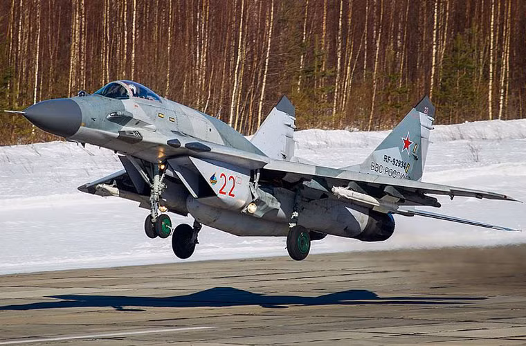 Một trong những phiên bản hiện đại nhất của dòng máy bay này là MiG-29SMT được nâng cấp radar điều khiển hỏa lực cũng như tải trọng qua đó cho phép triển khai các vũ khí hàng không đối đất có điều khiển gồm tên lửa Kh-29, Kh-31 và bom KAB. Nguồn ảnh: Wikipedia