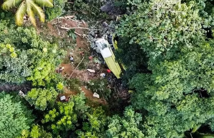 Philippines: Xe buyt lao xuong khe nui, it nhat 16 nguoi thiet mang