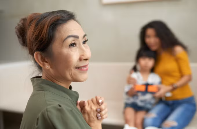 Tháng nào mẹ cũng gọi điện xin tiền, biết lý do tôi choáng váng Thang nao me cung goi dien xin tien, biet ly do toi choang vang