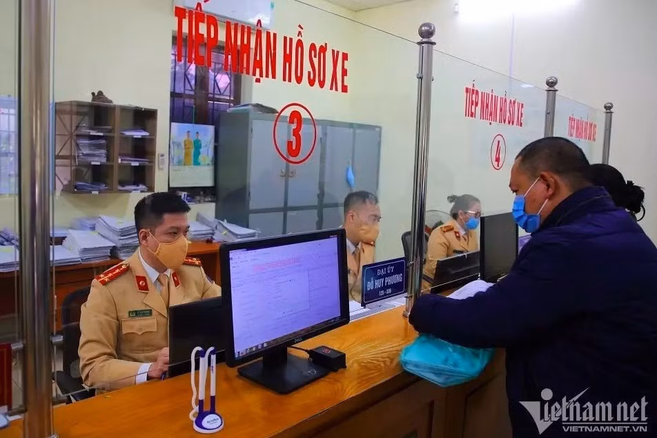Loạt chính sách mới về ô tô xe máy áp dụng từ tháng 10, chủ xe cần biết - Hình 3 Loat chinh sach moi ve o to xe may ap dung tu thang 10, chu xe can biet-Hinh-3