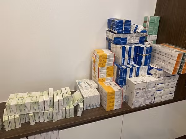 “Đột kích” kho thuốc tây trôi nổi giá rẻ tại chung cư Hà Nội Center Point - Hình 4 “Dot kich” kho thuoc tay troi noi gia re tai chung cu Ha Noi Center Point-Hinh-4
