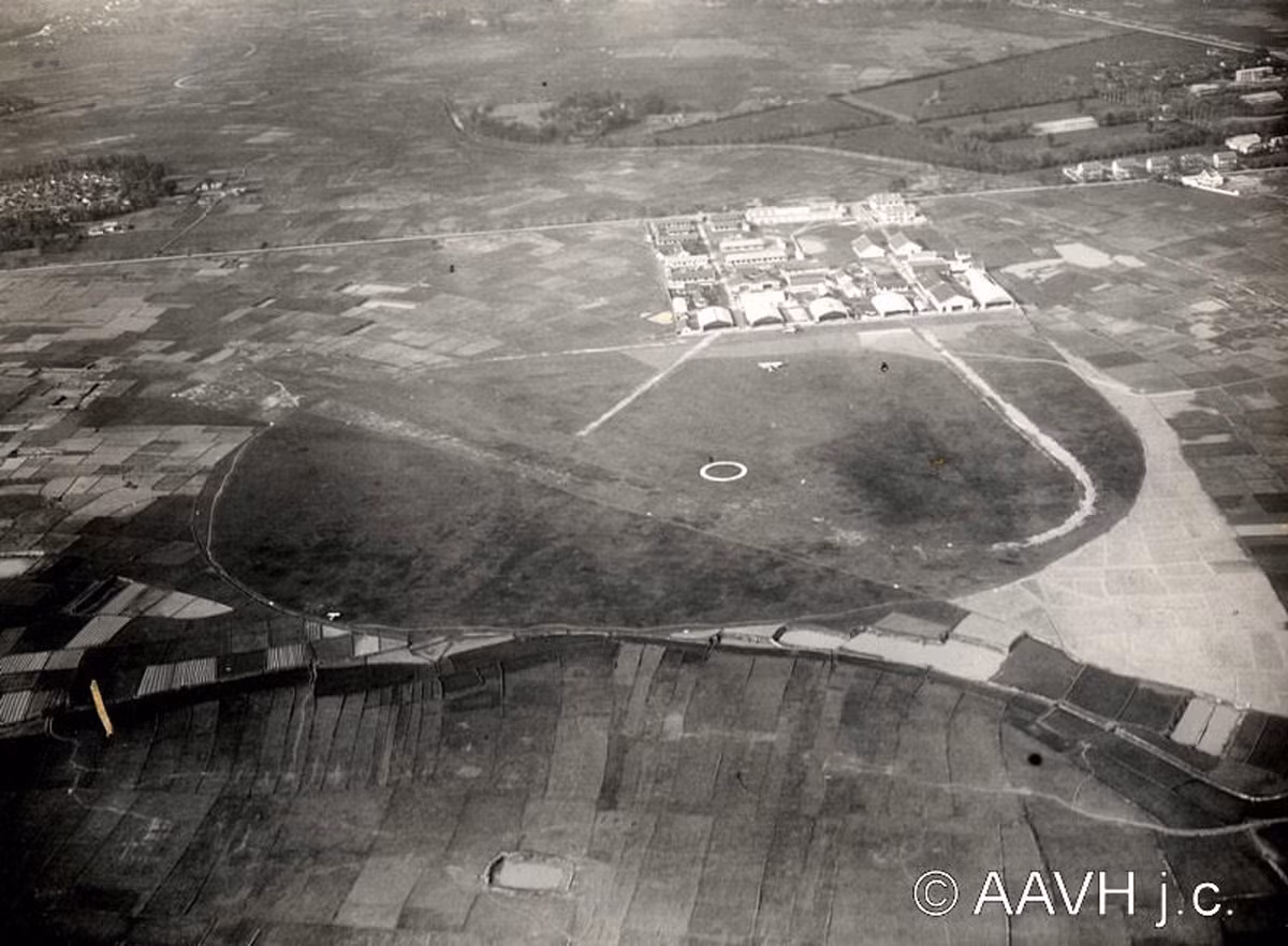 Sân bay Bạch Mai và khu vực lân cận năm 1932. Ảnh: Aavh.org