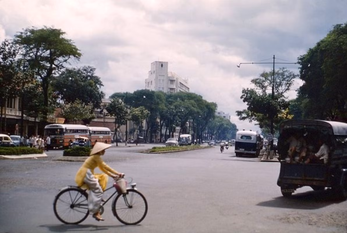 Đại lộ Hàm Nghi.