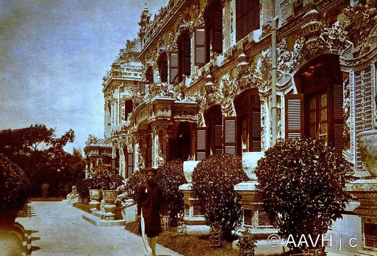 Điện Kiến Trung trong Tử Cấm Thành, 1929. Hình ảnh nằm trong loạt ảnh về Huế thời thuộc địa do trang mạng Hiệp hội bằng hữu Huế xưa của Pháp (Aavh.org) đăng tải.