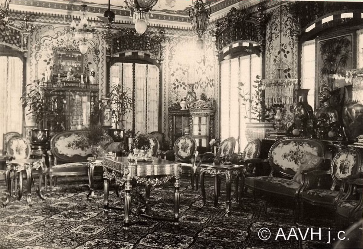 Phòng khách ở Điện Kiến Trung, 1928.