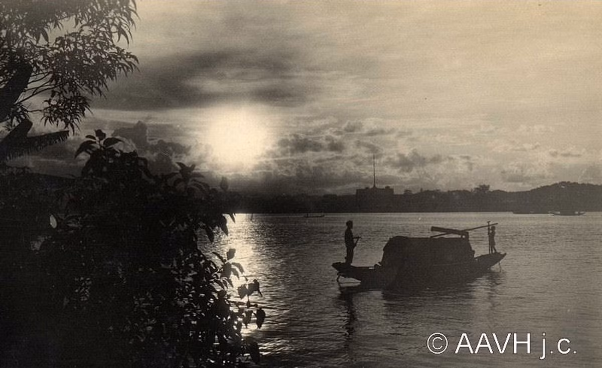 Hoàng hôn trên sông Hương, 1929.