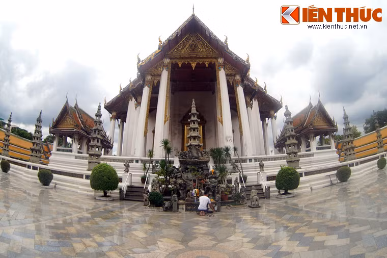 Ngoi chua noi tieng voi chiec xich du khong lo doc nhat TG