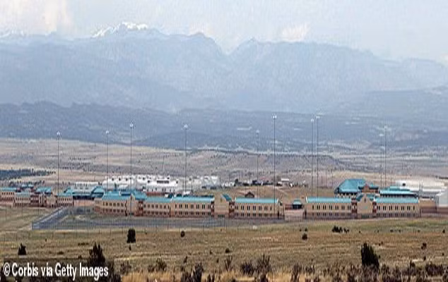 Dot nhap nha tu khet tieng giam trum ma tuy El Chapo-Hinh-5