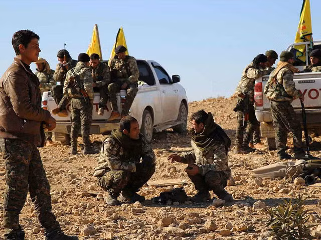 Vi sao SDF bat giu hang tram dan thuong Syria?-Hinh-2