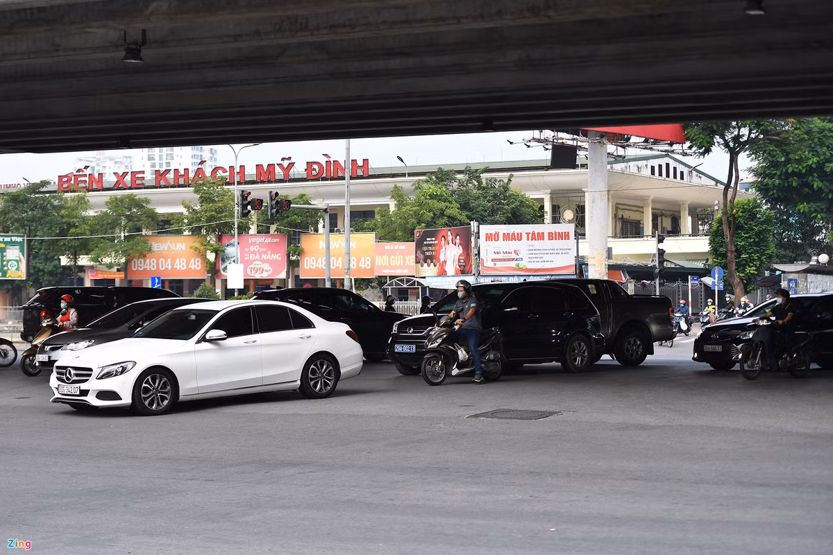 Duong Ha Noi lai dong duc xe co nhu chua he co COVID-19-Hinh-6