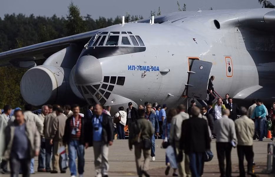 Máy bay vận tải Il-76MD-90A thế hệ mới giúp Nga 'lách' lệnh cấm vận May bay van tai Il-76MD-90A the he moi giup Nga 'lach' lenh cam van
