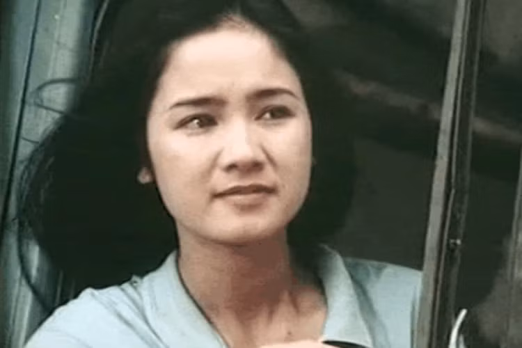Đáng chú ý, năm 2008, cô được vinh danh ở hạng mục Nữ diễn viên chính xuất sắc nhất cho vai diễn người vợ tần tảo Tân trong bộ phim truyền hình dài tập “Đường đời”. Năm 2010, Thu Hà trở lại điện ảnh với dự án “Nhìn ra biển cả”. (Ảnh: Dân Việt)
