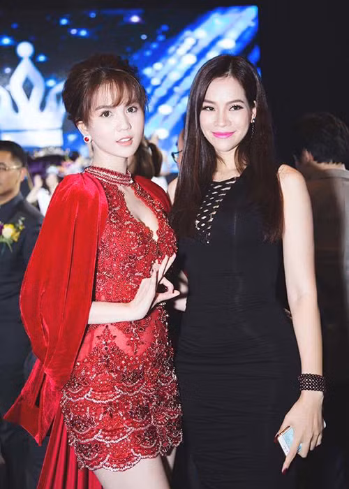 Ngọc Trinh và Lan Phương đều có vóc dáng thon gọn, quyến rũ. Cũng vì có mối quan hệ thân thiết nên cả hai không ít lần bị so sánh về nhan sắc.(Ảnh: FBNV)