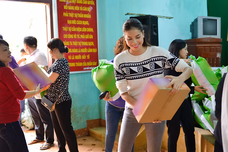 Hôm nay (ngày 3/1), đoàn tiếp tục có chuyến phát quà tại Quảng Ngãi, Quảng Nam, Đà Nẵng và di chuyển về TP HCM.