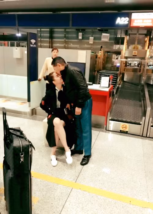 Ty phu Hoang Kieu hon Ngoc Trinh tai san bay gay sot
