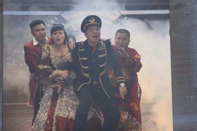 Lên chầu Ngọc Hoàng vào năm nay, các Táo không cưỡi cá như thông lệ mà phải đi bằng phương tiện khác. Ảnh: Tuổi trẻ)