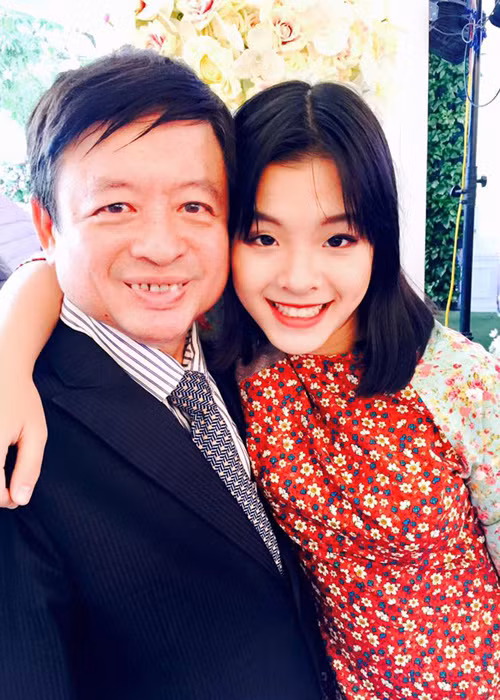 Vốn sinh ra trong gia đình có bố mẹ làm nghệ thuật nên con gái diễn viên Chiều Xuân có thiên hướng nghệ thuật từ bé. (Ảnh: FBNV)