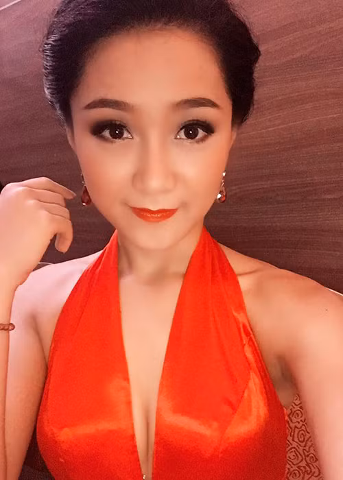 Ve hut hon cua 8X thay the BTV Van Anh o thoi su 19h-Hinh-6
