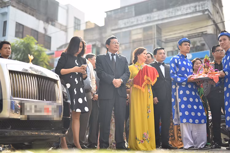 Chồng hoa hậu Thu Ngân hiện là thành viên HĐQT kiêm Tổng giám đốc Công ty CP Liên doanh Đầu tư Quốc tế KLF, Chủ tịch HĐQT Công ty Cổ phần Nông dược H.A.I (từ tháng 9/2014), thành viên HĐQT Công ty cổ phần Xây dựng FLC Faros (từ tháng 11/2016).