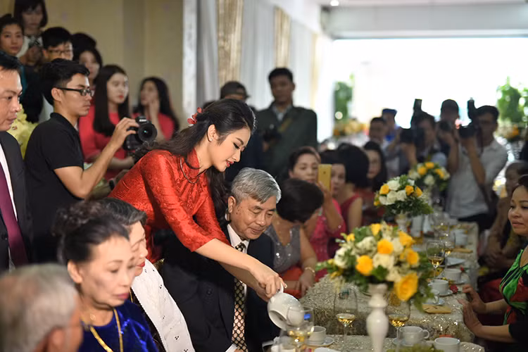 Sau khi kết hôn, Thu Ngân vẫn tiếp tục thực hiện trách nhiệm của một hoa hậu cũng như việc học hành ở Thụy Sĩ.