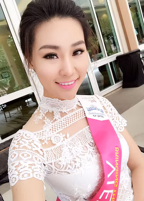Tại cuộc thi Hoa hậu Du lịch Quốc tế 2016, Thùy Linh ẵm giải Trang phục truyền thống đẹp nhất. (Ảnh: Facebook nhân vật) 
