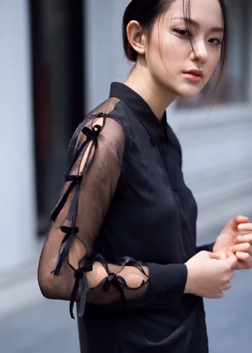 Trong các bộ ảnh thời trang, Thu Anh cũng được đánh giá có biểu cảm gương mặt khá tốt trước ống kính máy ảnh. (Ảnh: Facebook nhân vật)