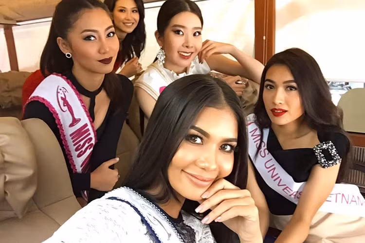 Trước khi chính thức bước vào Miss Universe 2016, Á hậu Lệ Hằng và Chalita Suansane (váy ren trắng) đã gặp nhau trong hoạt động quảng bá cho cuộc thi. (Ảnh: Instagram nhân vật)