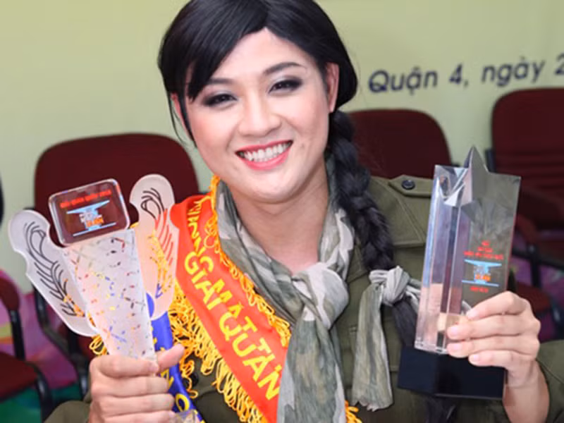 Trong đêm chung kết Gương mặt thân quen, Thanh Duy đoạt giải quán quân. Nam ca sĩ cũng là người nhận được giải thưởng Thí sinh được yêu thích nhất. Ảnh: Đẹp