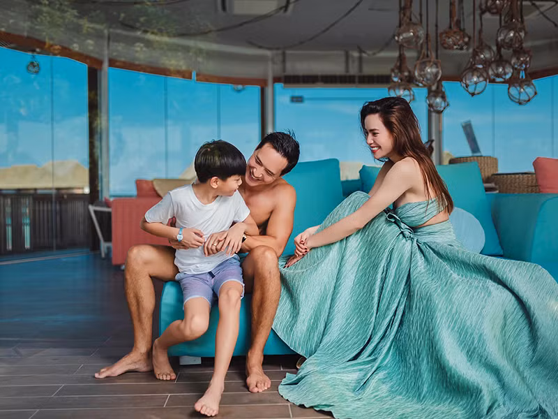 Bé Subeo thường xuyên có mặt trong những chuyến nghỉ dưỡng của Hồ Ngọc Hà và Kim Lý.