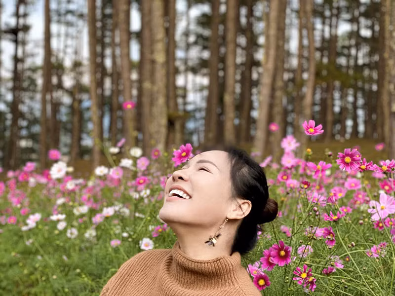 Ở đời thường, hôn thê của Quý Bình khá giản dị.