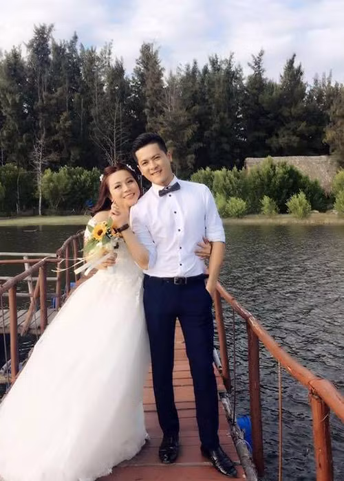 "Không cần vợ đẹp, không cần vợ giàu, không cần vợ sang, Việt kiều không quan tâm, chỉ cần mẹ chịu, mẹ đồng ý. Nhưng điều quan trọng là bản thân cảm thấy hạnh phúc. Chỉ cần hiểu nhau và khi tình yêu đã đủ lớn rồi thì đến lúc đó nhan sắc không quan trọng", Hoàng Anh từng viết.